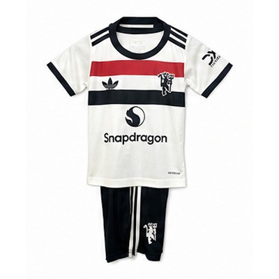 24/25 kids M-U third away